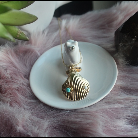 18k Gold Plated Shell Long Necklace With Stones - Picture 3 of 10